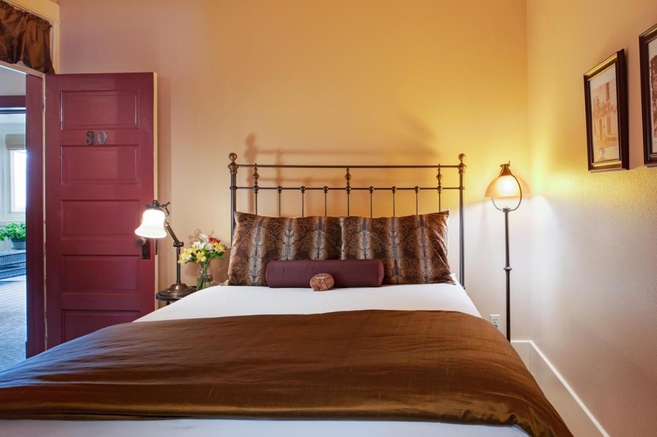 Chamberlin Inn Cody Esterno foto